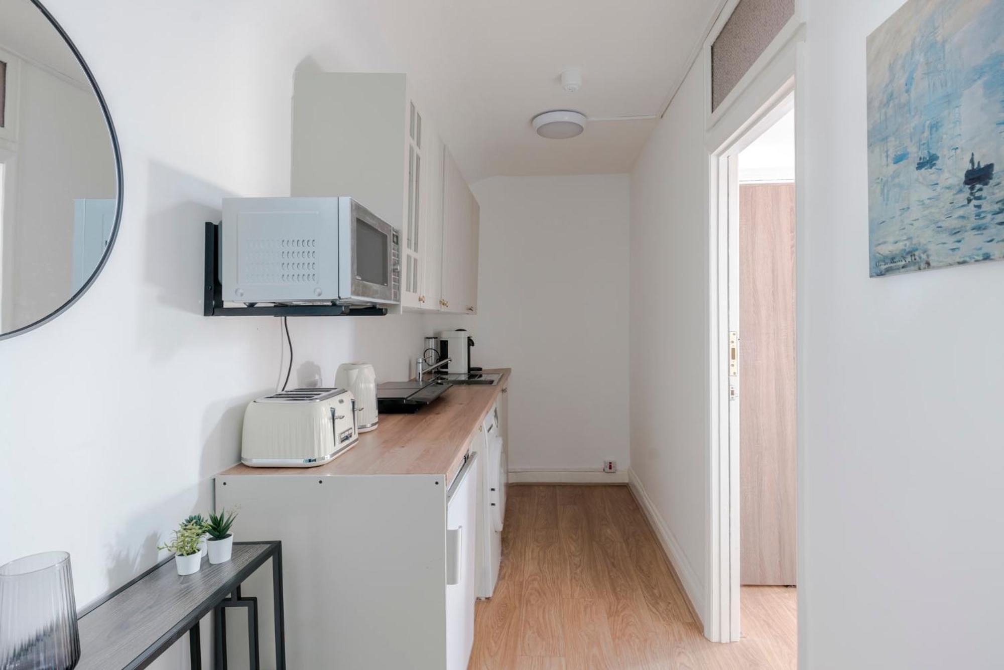 Wonderland - Fitzrovia - By Frankie Says Appartement Londen Buitenkant foto
